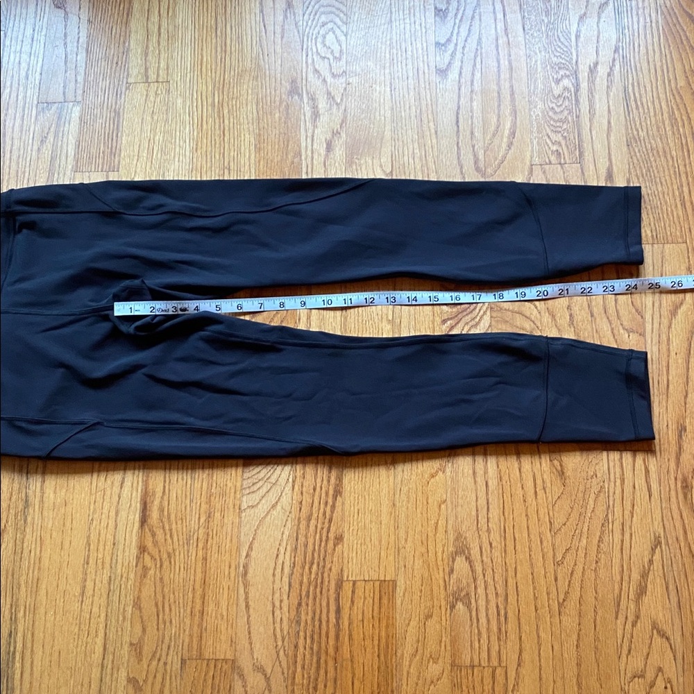 Lululemon In Movement Tight 25" *Everlux Black Size 6 - Picture 6 of 11
